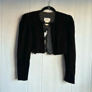 JUDY’S vintage black velvet cropped jacket with pads size Medium